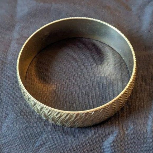 Mod Gold-tone Cut-Brass Bangle Bracelet Substantial Elegant Vintage Atomic Age - Picture 3 of 16